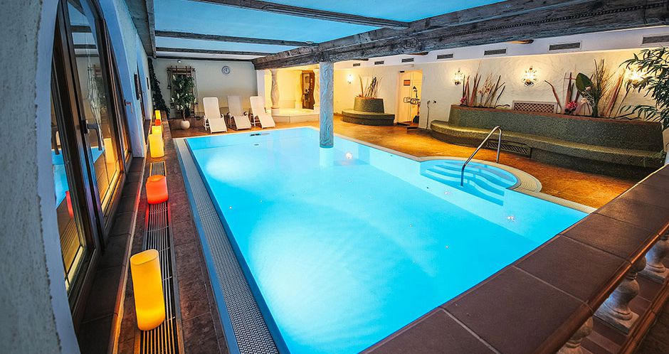 Fantastic indoor pool and jacuzzi. Photo: Hotel Grieshof - image_3